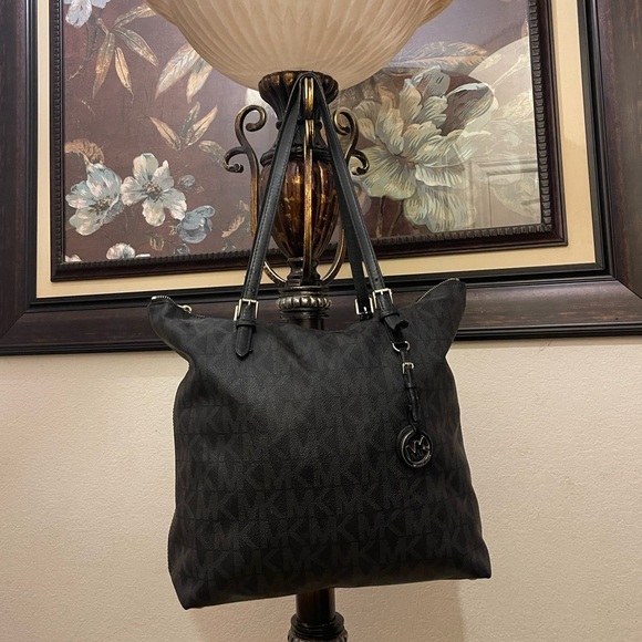 Michael Kors Black Tote Bag. Please read Description Notes - Picture 2 of 16
